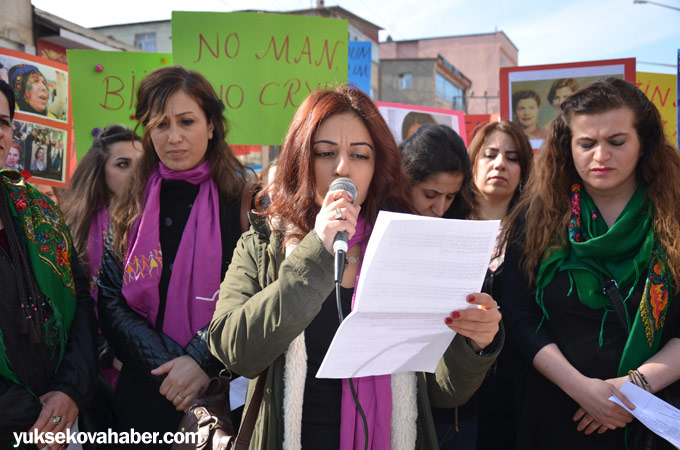 Yüksekova'da kadınlardan yürüyüş ve basın açıklaması 15