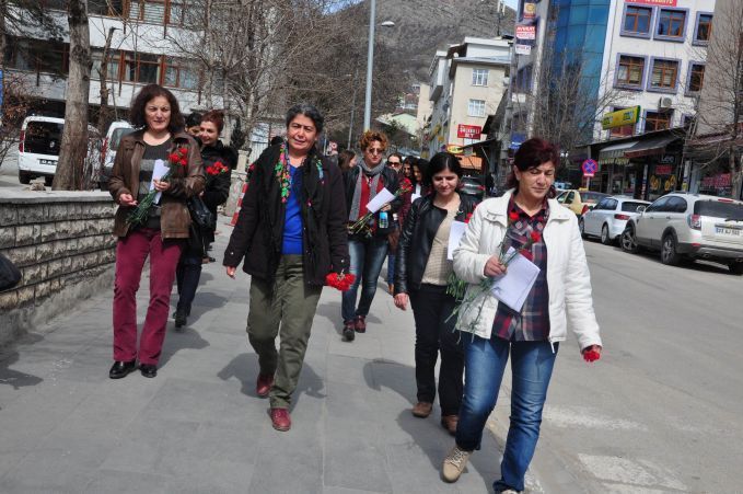 Van ve Ağrı'da kadınlar özgürlüğü için alanda 15