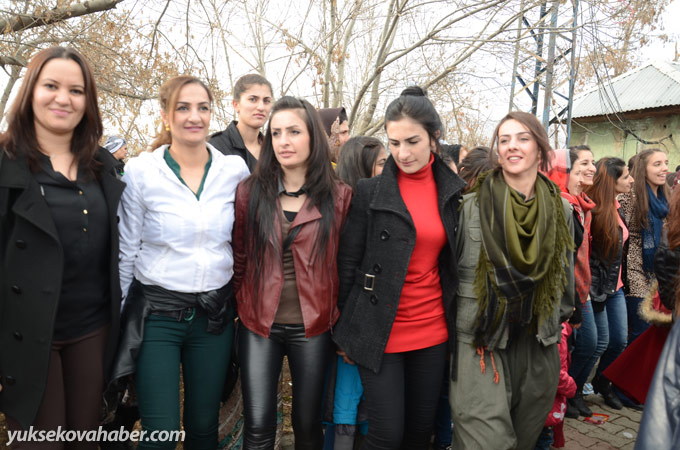 Yüksekova'da 8 Mart şöleninden kareler - 08-03-2015 100