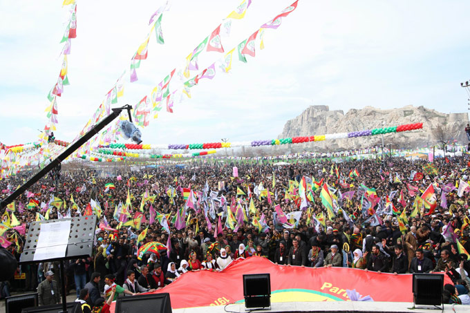 Van'da on binler Newroz'a akıyor 2