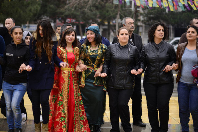 Mardin ve Siirt'te halklar Newroz'u kutluyor 10