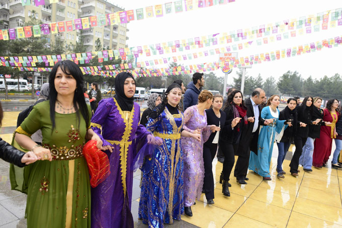 Mardin ve Siirt'te halklar Newroz'u kutluyor 12