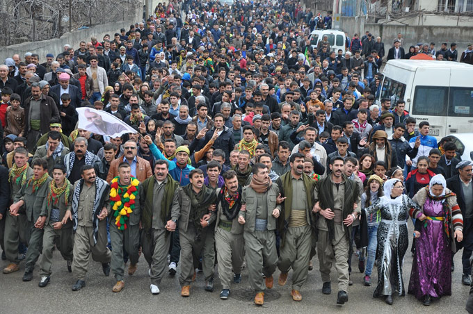 Mardin ve Siirt'te halklar Newroz'u kutluyor 15