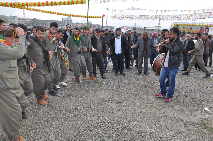 Mardin ve Siirt'te halklar Newroz'u kutluyor 17