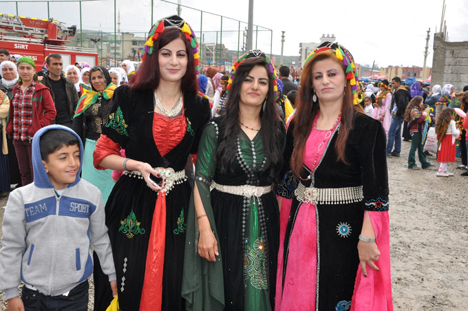 Mardin ve Siirt'te halklar Newroz'u kutluyor 18
