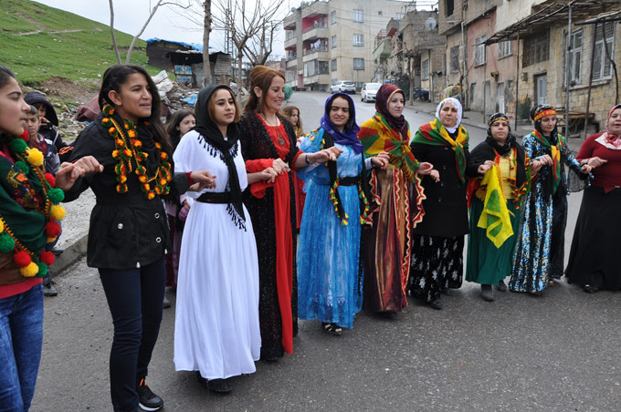 Mardin ve Siirt'te halklar Newroz'u kutluyor 21