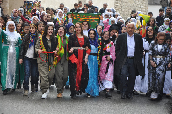 Mardin ve Siirt'te halklar Newroz'u kutluyor 22