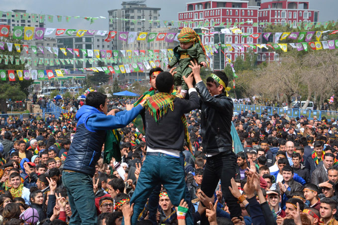 Mardin ve Siirt'te halklar Newroz'u kutluyor 6