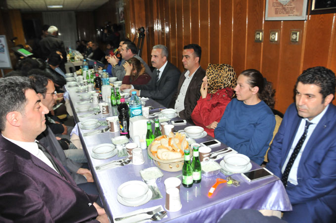 Hakkari'de Sağlık çalışanları yemekte buluştu 18