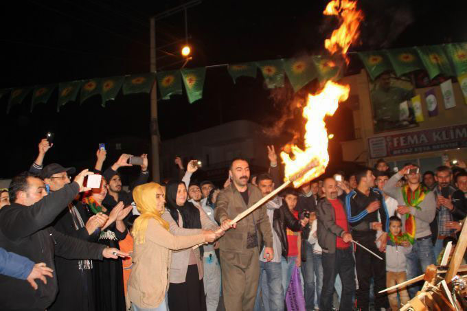Çukurova'da yüzbinler Newroz ateşini yaktı 24