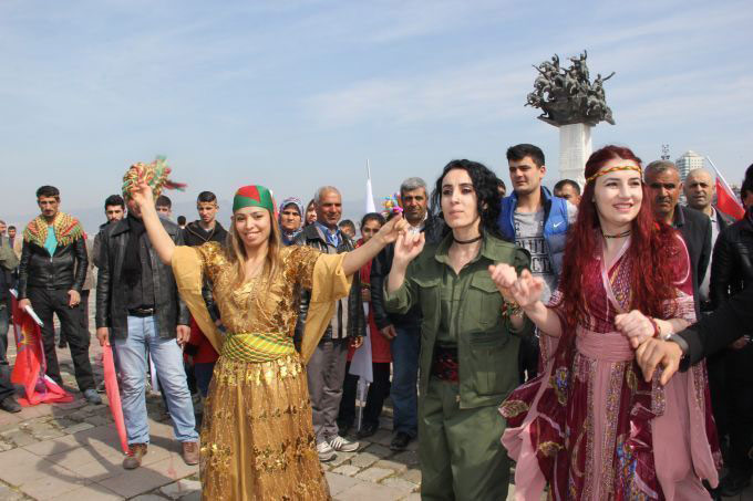İzmir’de Newroz coşkusu başladı 4