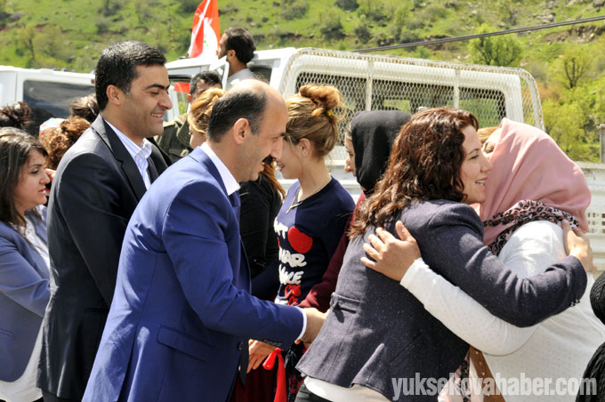 Çukurca'da HDP adaylarına coşkulu karşılama 12