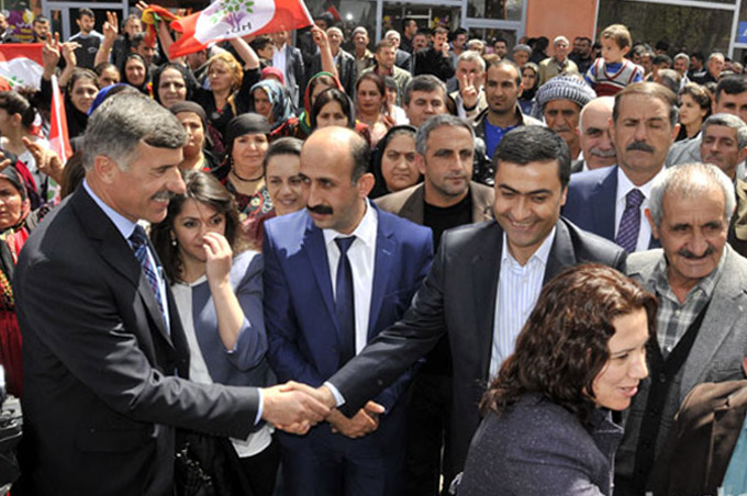 Çukurca'da HDP adaylarına coşkulu karşılama 26