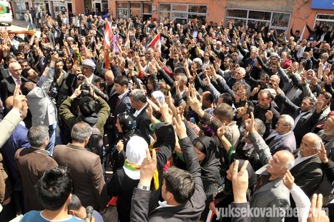 Çukurca'da HDP adaylarına coşkulu karşılama 32