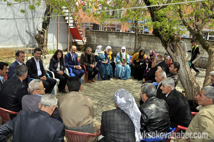 Çukurca'da HDP adaylarına coşkulu karşılama 43