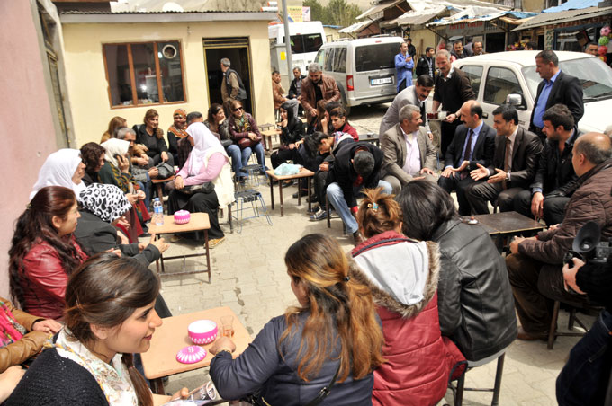 HDP'nin Hakkari adayları esnafı ziyaret etti 16