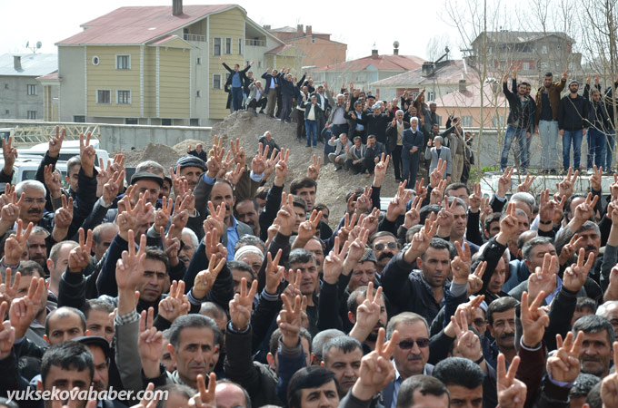 Yüksekova'da HDP adaylarına coşkulu karşılamadan kareler - 17-04-2015 14