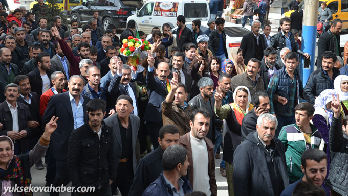 Yüksekova'da HDP adaylarına coşkulu karşılamadan kareler - 17-04-2015 7