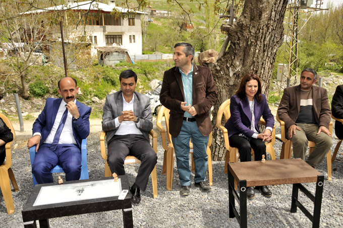 HDP adaylarından köylere ziyaret 10