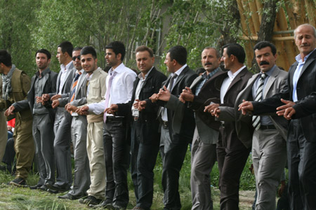 Yüksekova Düğünleri (29.05.2010) 105