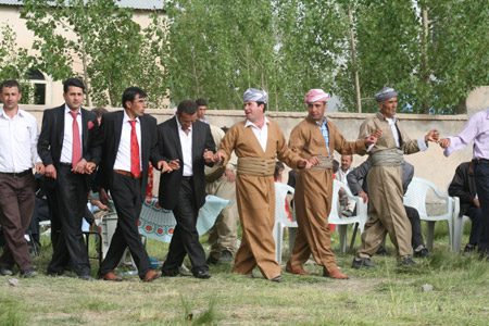 Yüksekova Düğünleri (29.05.2010) 108