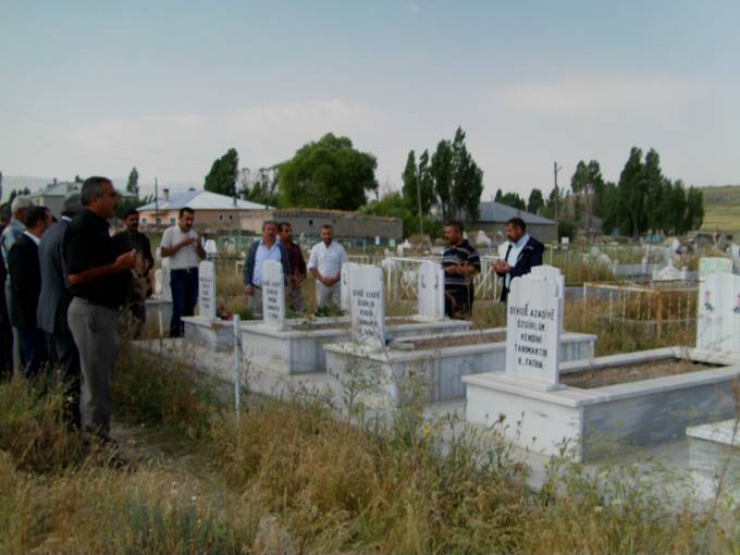 Binler mezarlıklara akın etti 30