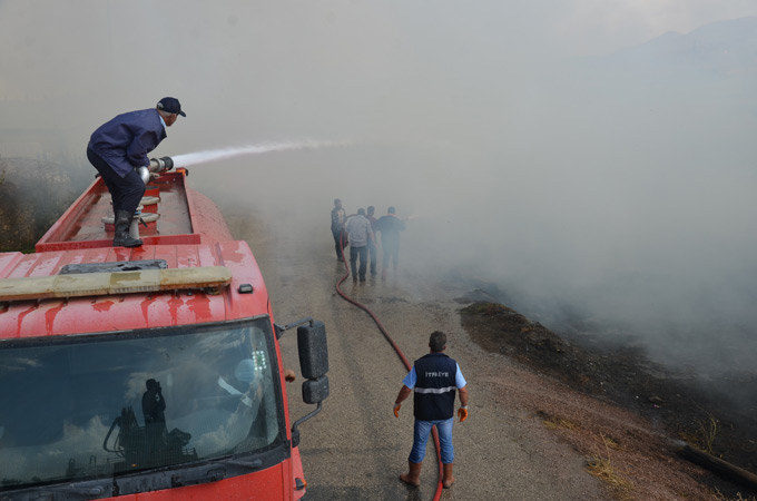 Yüksekova’daki yangında 40 bin bağ ot yandı 10