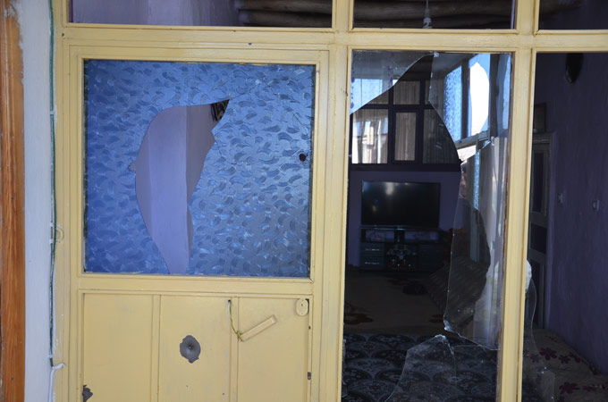 Yüksekova'da birçok eve patlayıcı isabet etti 2