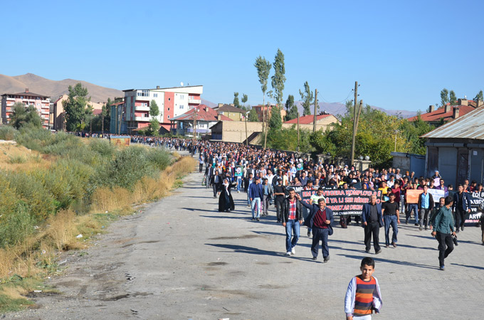 Ankara katliamını Yüksekova'da binler kınadı 16