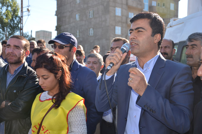 Ankara katliamını Yüksekova'da binler kınadı 18