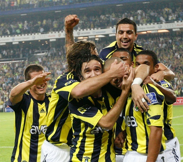 Fotoğraflarla unutulmaz Galatasaray - Fenerbahçe derbileri 17