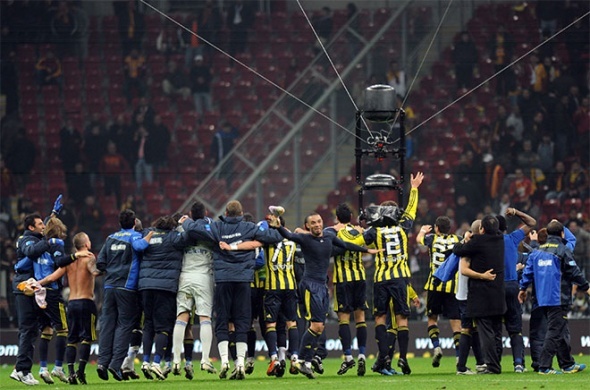 Fotoğraflarla unutulmaz Galatasaray - Fenerbahçe derbileri 19