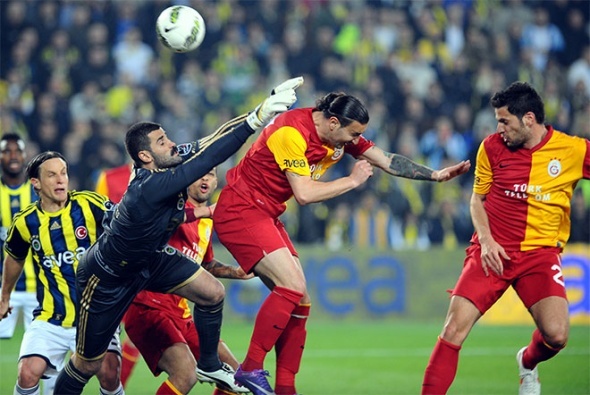 Fotoğraflarla unutulmaz Galatasaray - Fenerbahçe derbileri 21