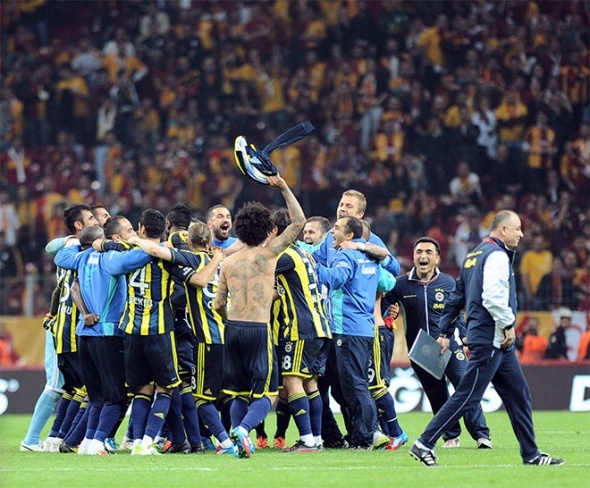 Fotoğraflarla unutulmaz Galatasaray - Fenerbahçe derbileri 22