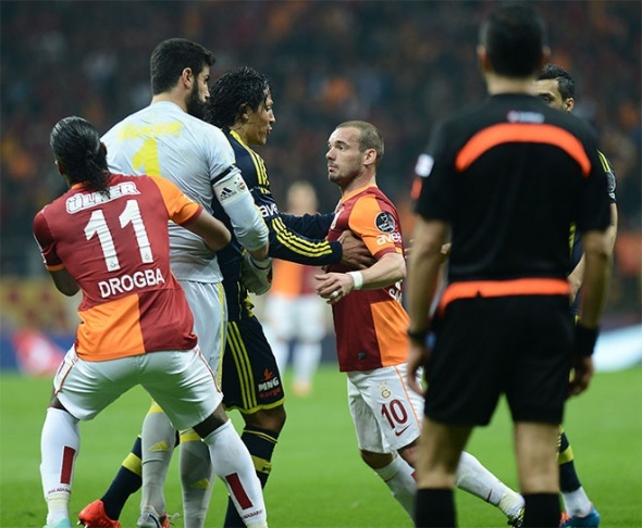 Fotoğraflarla unutulmaz Galatasaray - Fenerbahçe derbileri 27