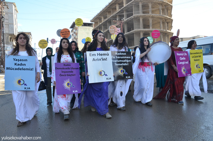 Yüksekova'da kadına yönelik şiddet protestosu 16