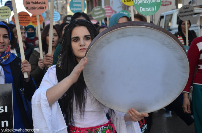 Yüksekova'da kadına yönelik şiddet protestosu 17