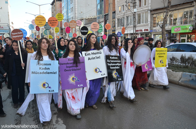 Yüksekova'da kadına yönelik şiddet protestosu 19