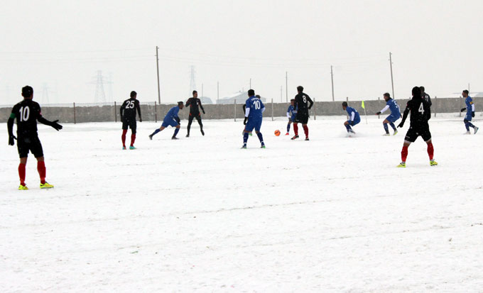 Karla kaplı sahada amatör lig maçı 17