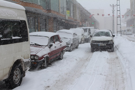 Yüksekova'da kar esareti 5