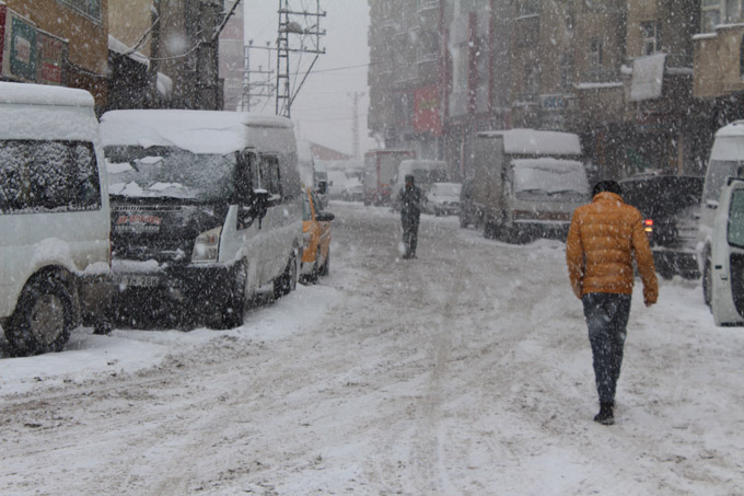 Yüksekova'da kar esareti 9