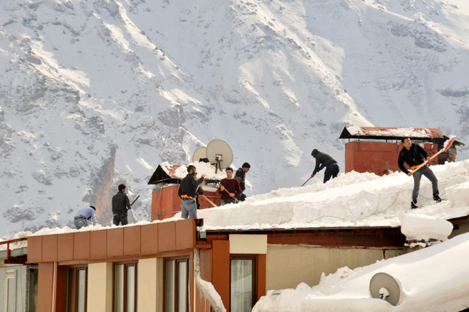 Hakkari'de karla mücadele başladı 21