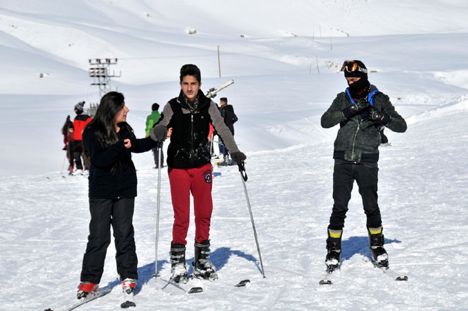 Hakkari'de kayak yarışması yapıldı 14
