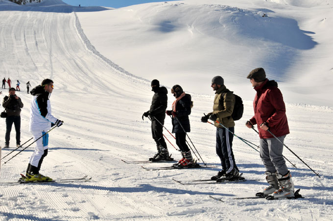 Hakkari'de kayak yarışması yapıldı 20