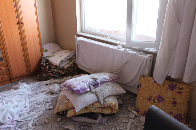 Yüksekova'da polis aracının geçişi sırasında şiddetli patlama 14