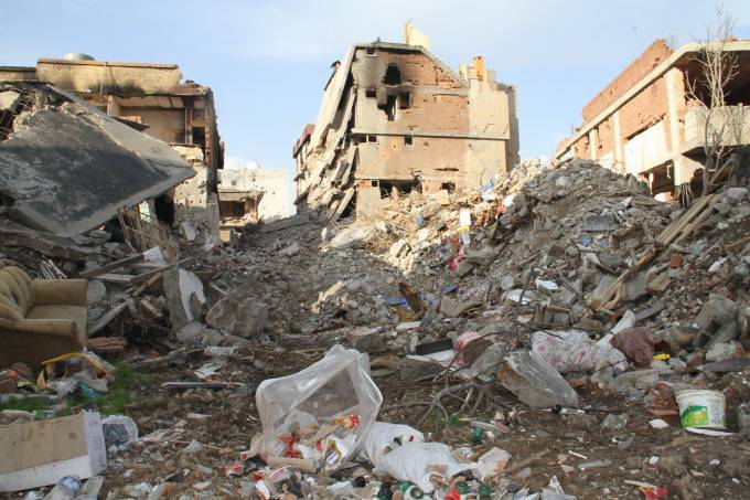 Cizre'de vahşet bodrumları görüntülendi 35