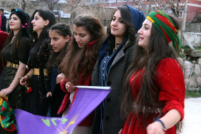 Şemdinli'de 2016 kadınlar günü kutlamasından fotoğraflar 13