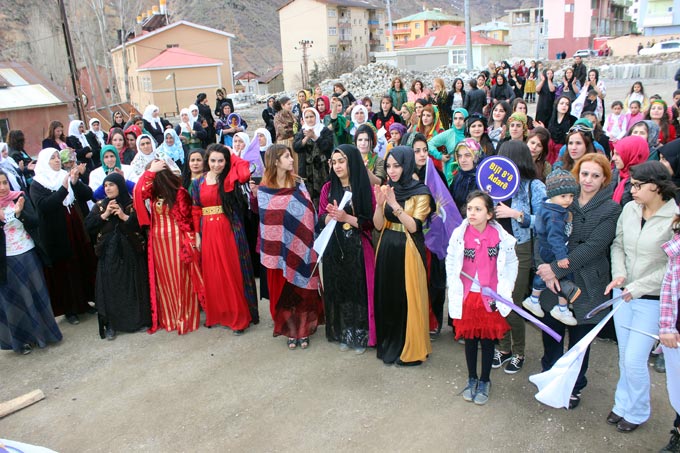 Şemdinli'de 2016 kadınlar günü kutlamasından fotoğraflar 20