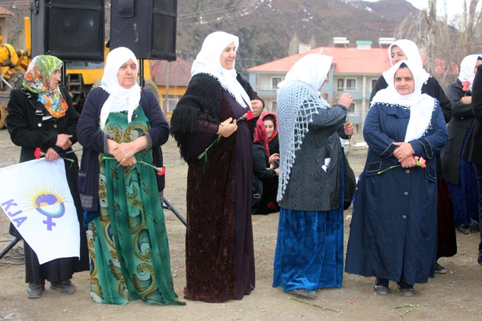 Şemdinli'de 2016 kadınlar günü kutlamasından fotoğraflar 23