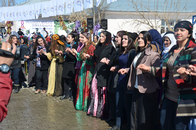 Yüksekova'da 2016 kadınlar günü kutlaması - 07-03-2016 7